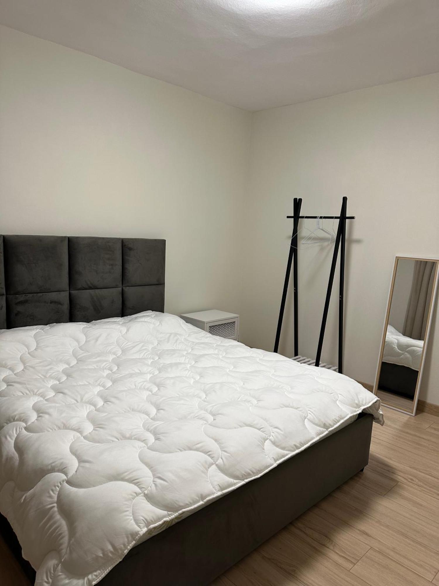 White Apartment, In The Center Of Тирана Екстер'єр фото