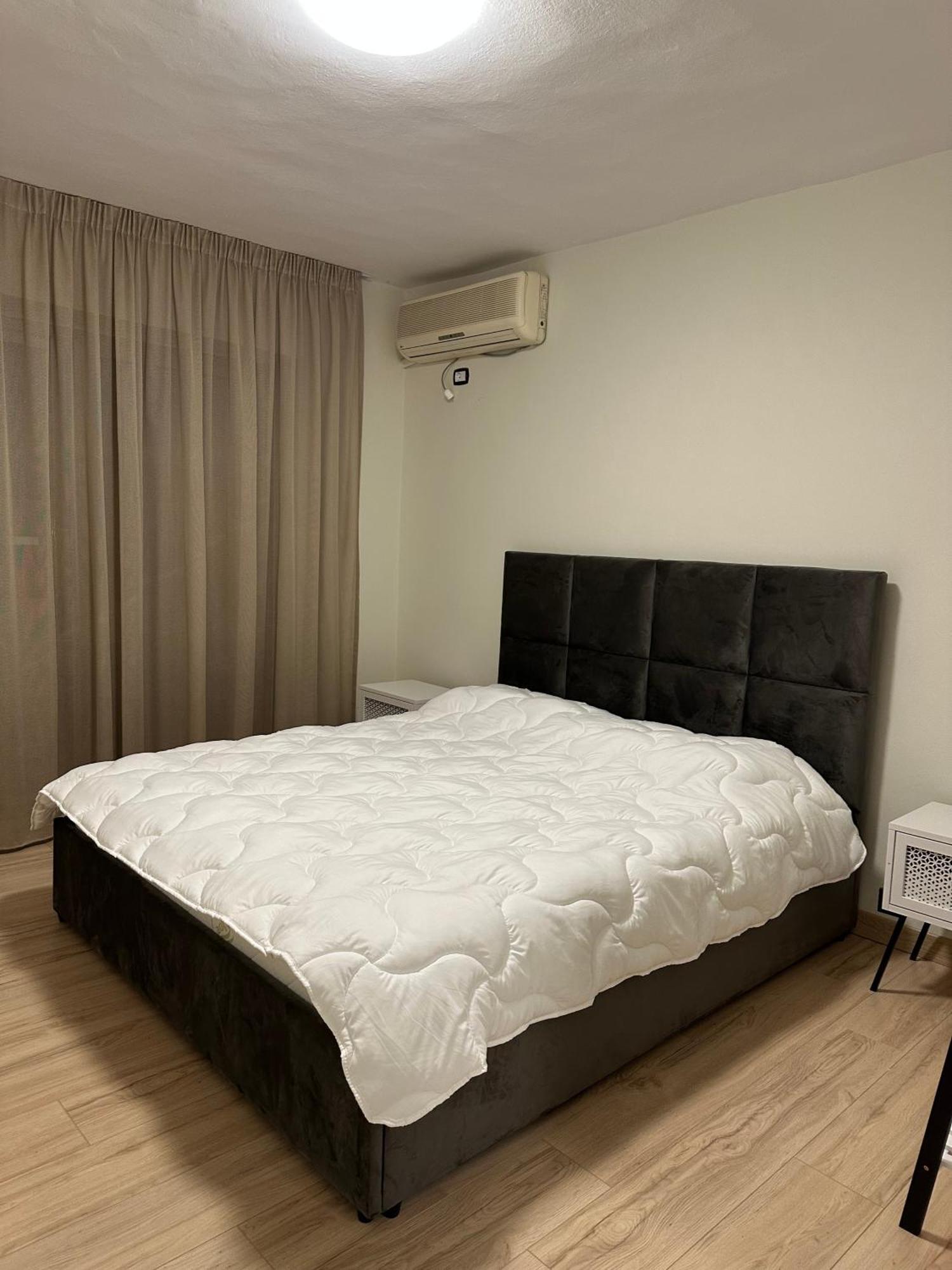 White Apartment, In The Center Of Тирана Екстер'єр фото