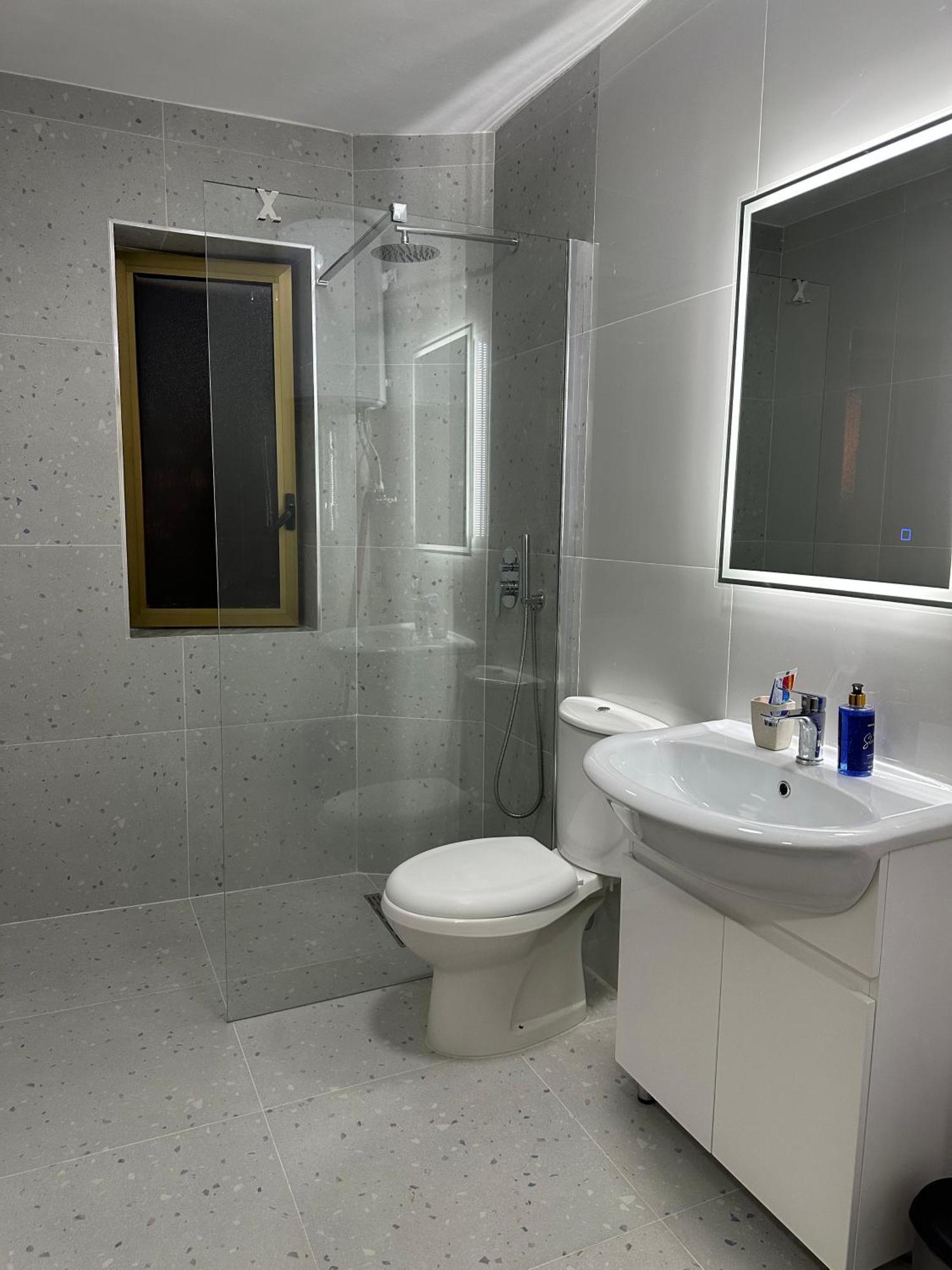 White Apartment, In The Center Of Тирана Екстер'єр фото